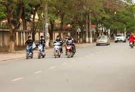 hoc sinh thuong xuyen dan hang ngang.jpg